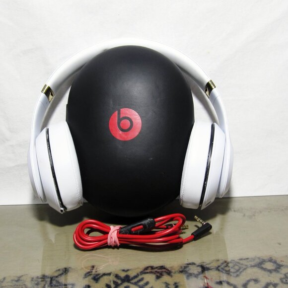 Beats Wireless Bluetooth Headphones Studio3 - Picture 1 of 8